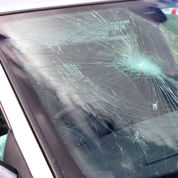 what auto glass replacement company to call and how much does it cost to fix broken windshield  in Arizona